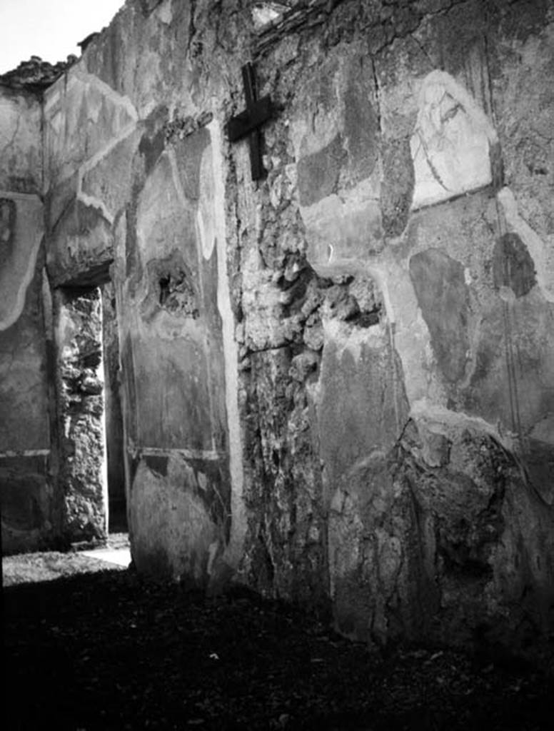 231088 Bestand-D-DAI-ROM-W.0927.jpg
VI.9.6 Pompeii. W.927. Room 20, south wall and south-east corner, with remains of wall painting of Narcissus.
Photo by Tatiana Warscher. With kind permission of DAI Rome, whose copyright it remains.
See http://arachne.uni-koeln.de/item/marbilderbestand/231088