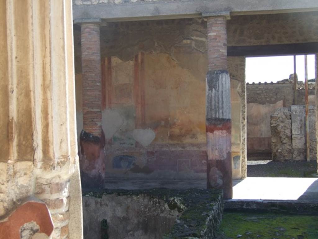 VI.9.6 Pompeii. March 2009. Room 6, east end of south wall of the peristyle.