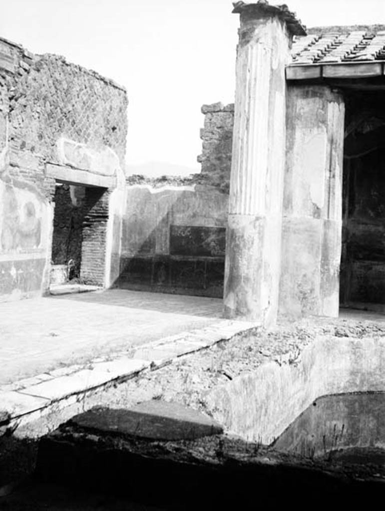 231348 Bestand-D-DAI-ROM-W.0995.jpg
VI.9.6 Pompeii. W.995 Room 6, looking towards south-east corner of peristyle, and doorway to room 24.
Photo by Tatiana Warscher. With kind permission of DAI Rome, whose copyright it remains.
See http://arachne.uni-koeln.de/item/marbilderbestand/231348