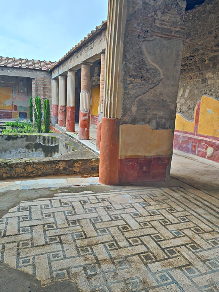 VI.9.6 Pompeii. November 2023.
Room 6, looking across east portico towards pilaster in north-east corner. Photo courtesy of Giuseppe Ciaramella.