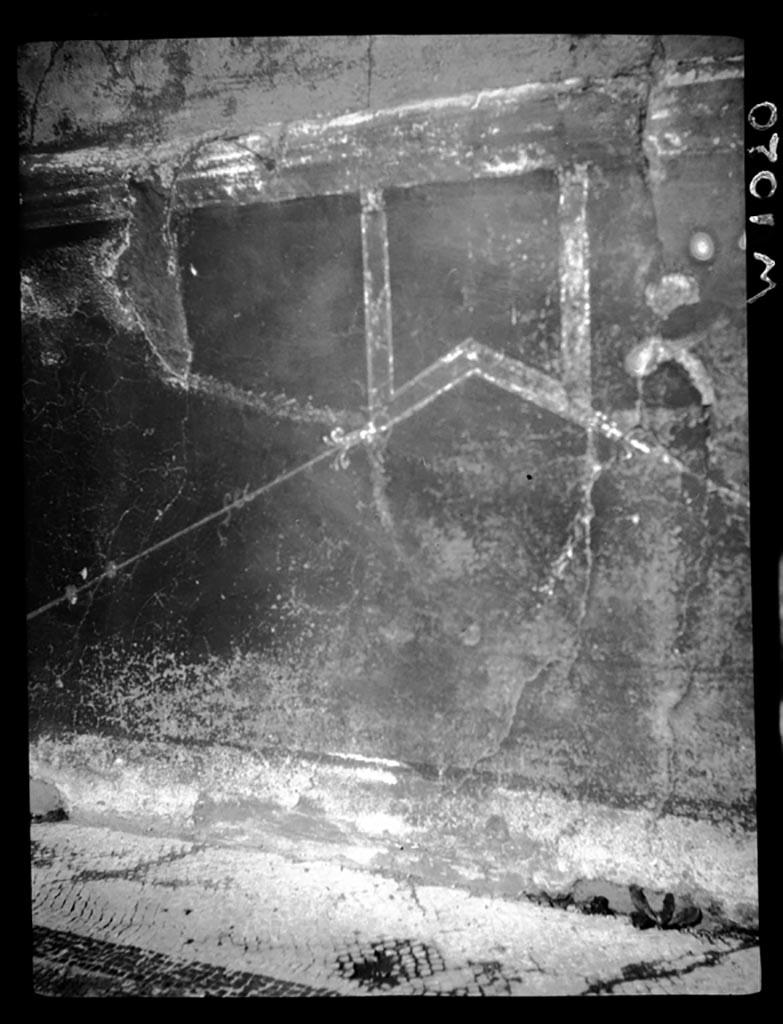 VI.9.6 Pompeii. W.1020. Room 6, wall decoration from dado at east end of north portico of peristyle.
Photo by Tatiana Warscher. Photo © Deutsches Archäologisches Institut, Abteilung Rom, Arkiv.