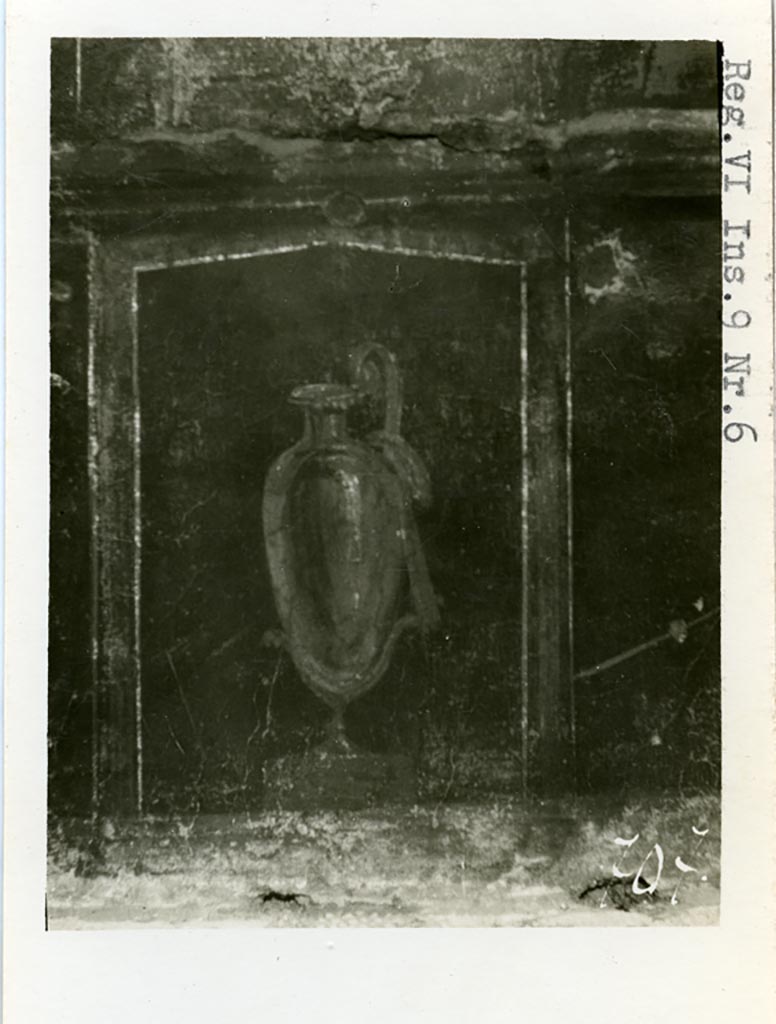 VI.9.6 Pompeii. Pre-1937-39. Room 6, detail from dado at east end of north portico of peristyle.
Photo courtesy of American Academy in Rome, Photographic Archive. Warsher collection no. 707.