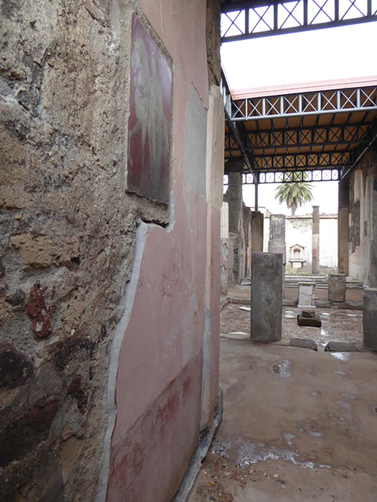 VI.9.6 Pompeii. September 2017.
Looking towards north wall of entrance corridor/fauces leading into atrium, with reproduction of original painting.
Foto Annette Haug, ERC Grant 681269 DÉCOR.