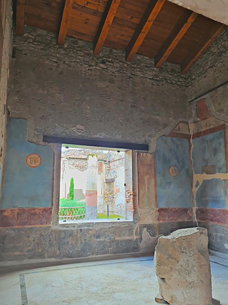 VI.9.6 Pompeii. November 2023.
Room 8, looking towards east wall from doorway. Photo courtesy of Giuseppe Ciaramella.
