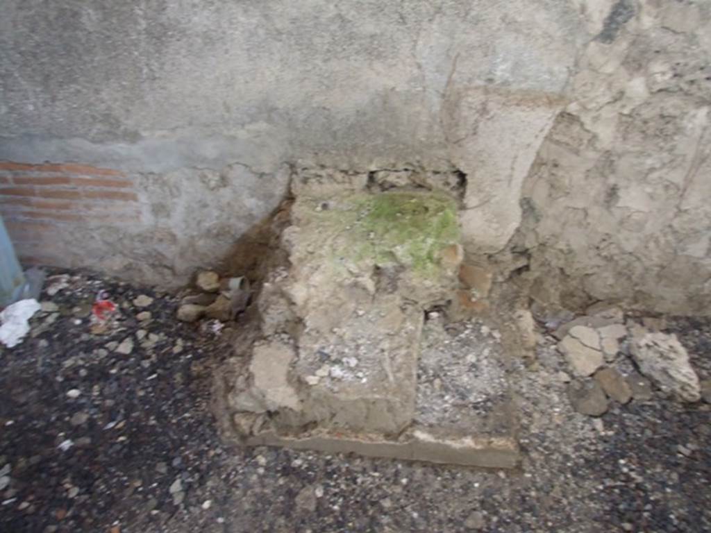 VI.9.7 Pompeii. March 2009. Room 5. West wall with remains of structure.