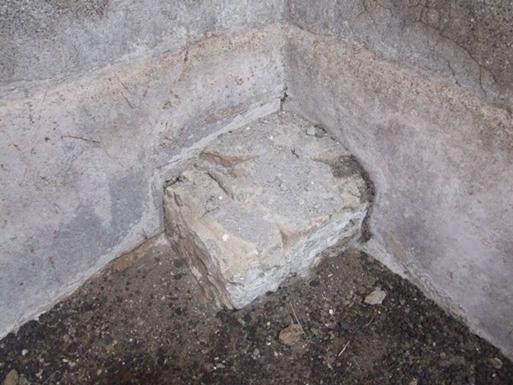 VI.9.7 Pompeii. March 2009. Room 5. South east corner. Site of latrine?
