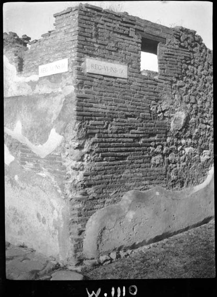 230751 Bestand-D-DAI-ROM-W.1110.jpg
VI.9.8 Pompeii. W.1110. South-east corner of VI.9.
Photo by Tatiana Warscher. With kind permission of DAI Rome, whose copyright it remains.
See http://arachne.uni-koeln.de/item/marbilderbestand/230751