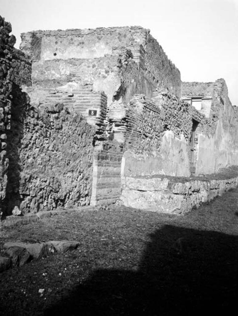 231849 Bestand-D-DAI-ROM-W.1112.jpg
VI.9.8 Pompeii. W1112. Façade and entrance doorway on Vicolo del Fauno, looking north.
Photo by Tatiana Warscher. With kind permission of DAI Rome, whose copyright it remains.
See http://arachne.uni-koeln.de/item/marbilderbestand/231849