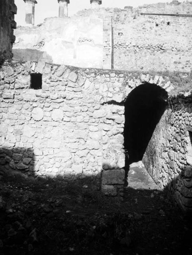 231261 Bestand-D-DAI-ROM-W.728.jpg
6.9.5 Pompeii. W728. Entrance doorway to corridor to underground kitchen area.
Photo by Tatiana Warscher. With kind permission of DAI Rome, whose copyright it remains.
See http://arachne.uni-koeln.de/item/marbilderbestand/231261
