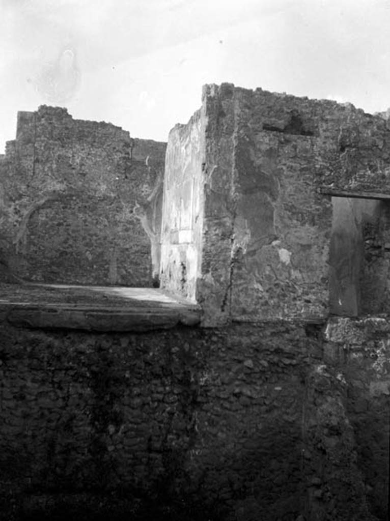 230882 Bestand-D-DAI-ROM-W.732.jpg
6.9.10 Pompeii. W732. Looking west towards room 32, (on left) and doorway from room 28 (on right). Taken from underground area at rear of 6.9.5
Photo by Tatiana Warscher. With kind permission of DAI Rome, whose copyright it remains.
See http://arachne.uni-koeln.de/item/marbilderbestand/230882