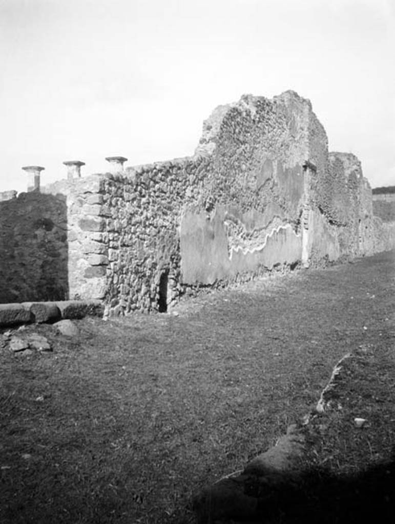 231040 Bestand-D-DAI-ROM-W.731.jpg
6.9.11/12 Pompeii. W 731. Looking north along façade on Vicolo del Fauno, with rear entrances of 6.9.3/4/5
Photo by Tatiana Warscher. With kind permission of DAI Rome, whose copyright it remains.
See http://arachne.uni-koeln.de/item/marbilderbestand/231040