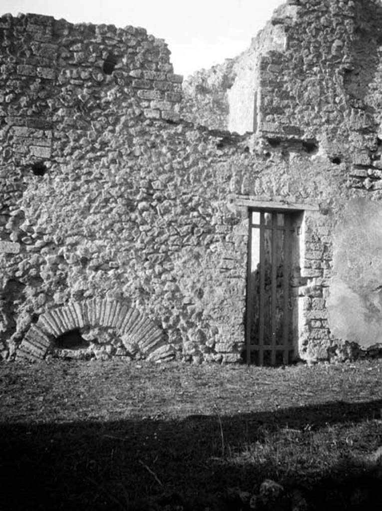 231772 Bestand-D-DAI-ROM-W.698.jpg
6.9.12 Pompeii. W698. Rear entrance to kitchen area from Vicolo del Fauno.
Photo by Tatiana Warscher. With kind permission of DAI Rome, whose copyright it remains.
See http://arachne.uni-koeln.de/item/marbilderbestand/231772