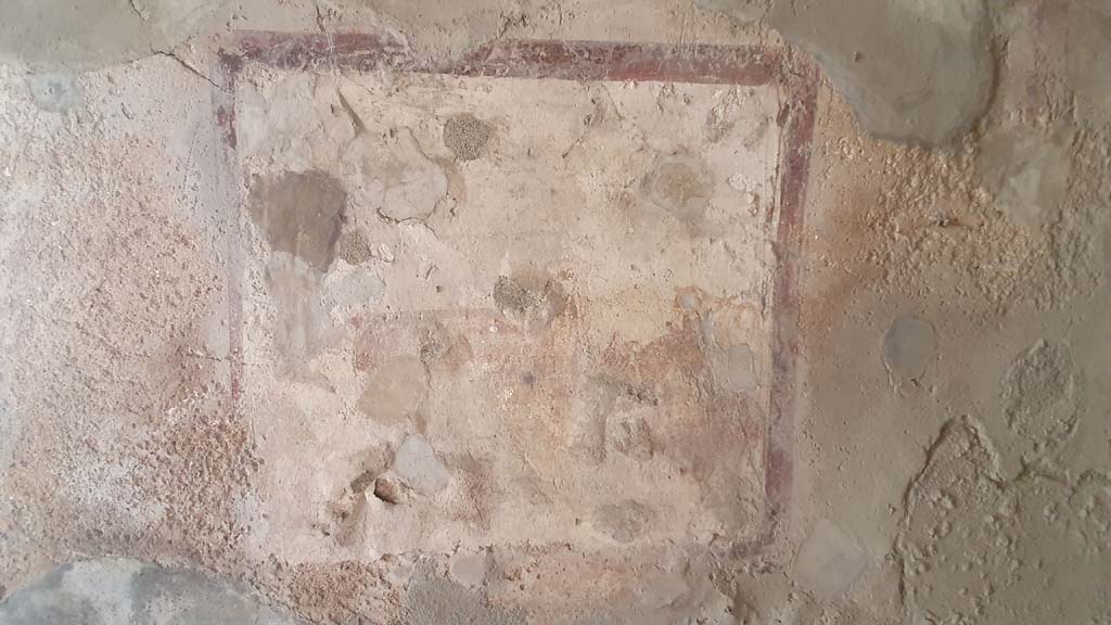 VI.10.1/19 Pompeii. July 2021. Detail of fresco on north wall at east end.
Foto Annette Haug, ERC Grant 681269 DÉCOR.