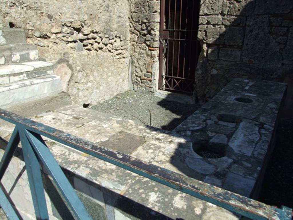 VI.10.1 Pompeii. March 2009. Marble counter with three urns.