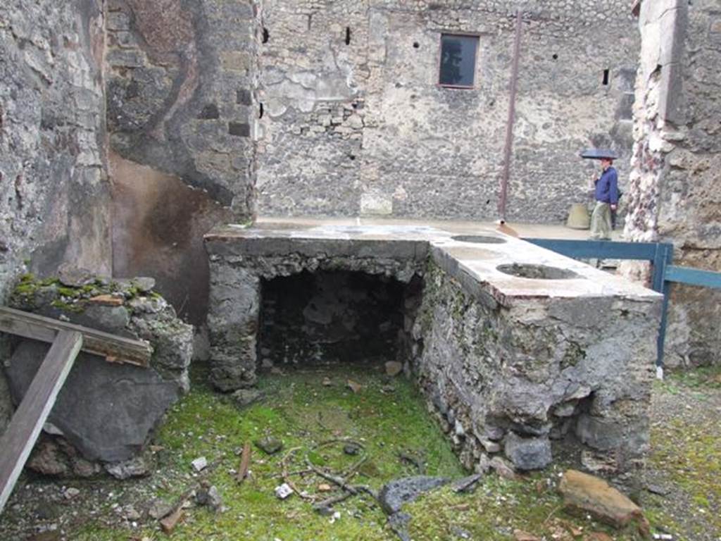VI.10.3 Pompeii. March 2009. Counter with remains of hearth.