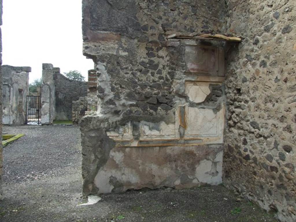 VI.10.6 Pompeii. March 2009. Room 13, west wall of oecus, with remains of plaster decoration