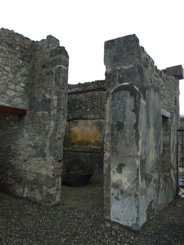 VI.10.6 Pompeii.  March 2009.  Room 6 on south side of entrance corridor.
