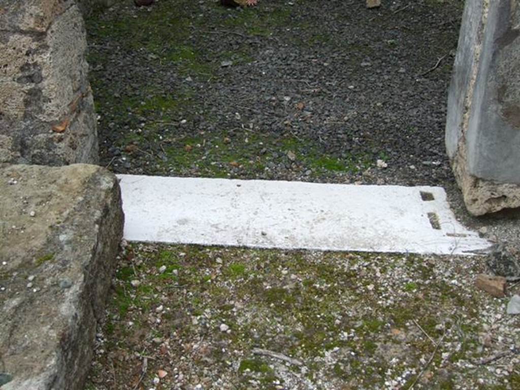 VI.10.7 Pompeii. March 2009. Room 3. Marble door sill.