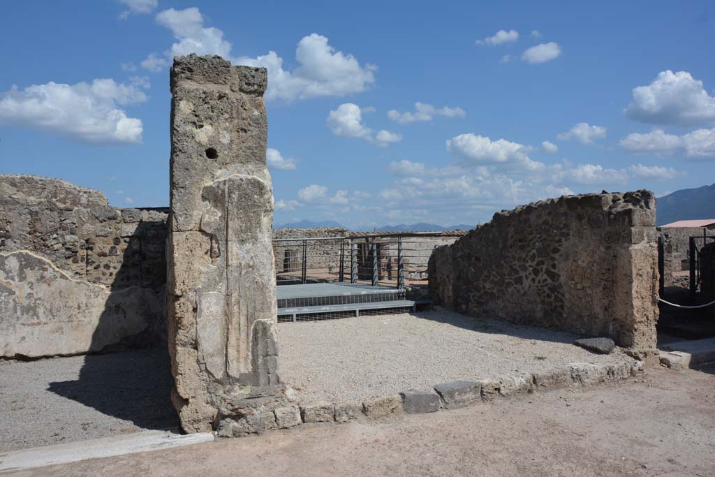 VI.10.7 Pompeii. September 2019. Looking east towards tablinum.
Foto Annette Haug, ERC Grant 681269 DÉCOR.