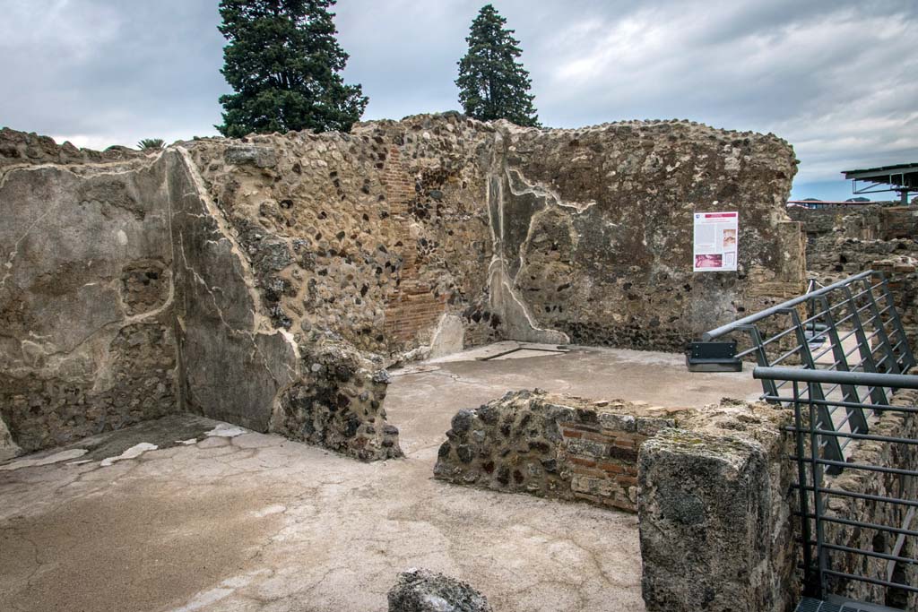 VI.10.7 Pompeii. January 2019.
Room 9, on left, 10, in centre, and 11, doorway on the right, rooms on north side of house at upper level.
Photo courtesy of Johannes Eber.