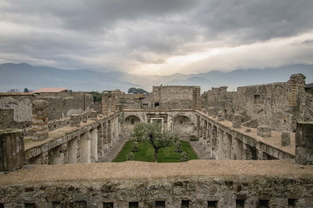 VI.10.7 Pompeii. January 2019.
Looking south from room 10, large room or triclinium on north side of house at upper level giving views across lower garden.
Photo courtesy of Johannes Eber.