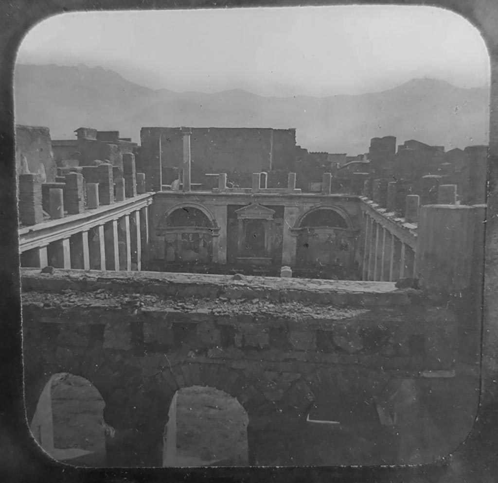 VI.10.7 Pompeii. c.1900.
C. and G. Lantern slide published by A. Laverne. Looking south across upper floor towards garden area below.