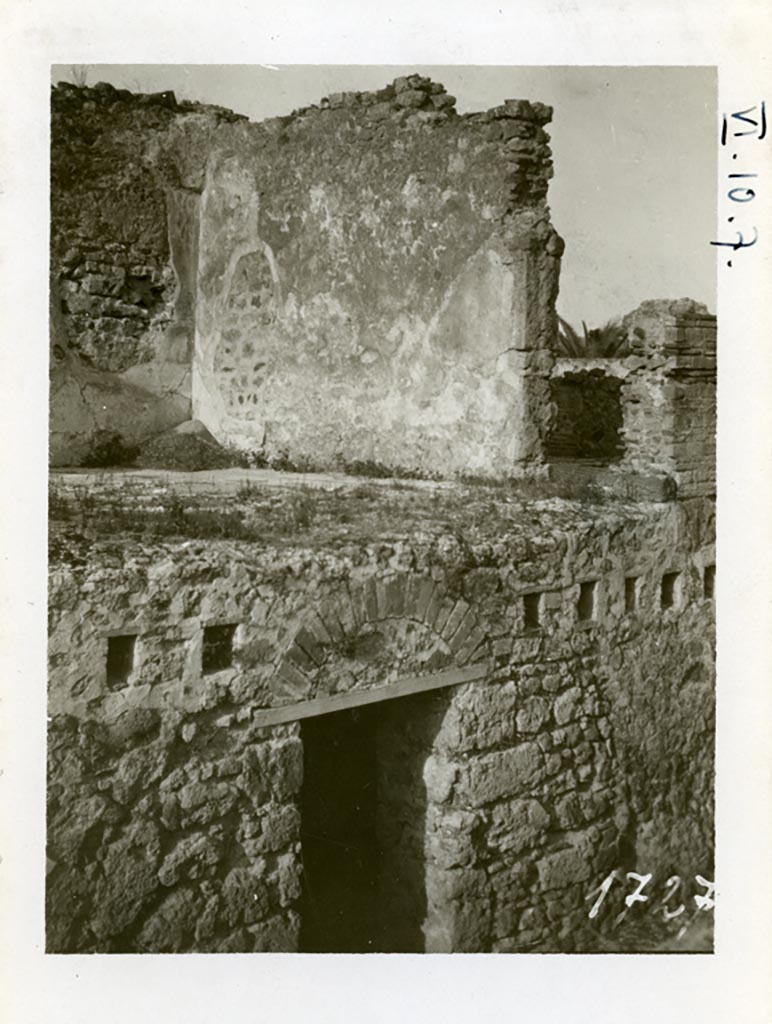 VI.10.7 Pompeii. Pre-1937-39.
Room 10, triclinium or large room on north side of house at upper level. Looking towards east wall.
On the lower level is a doorway to one of the rooms on the north side of room 16.
Photo courtesy of American Academy in Rome, Photographic Archive. Warsher collection no. 1727.