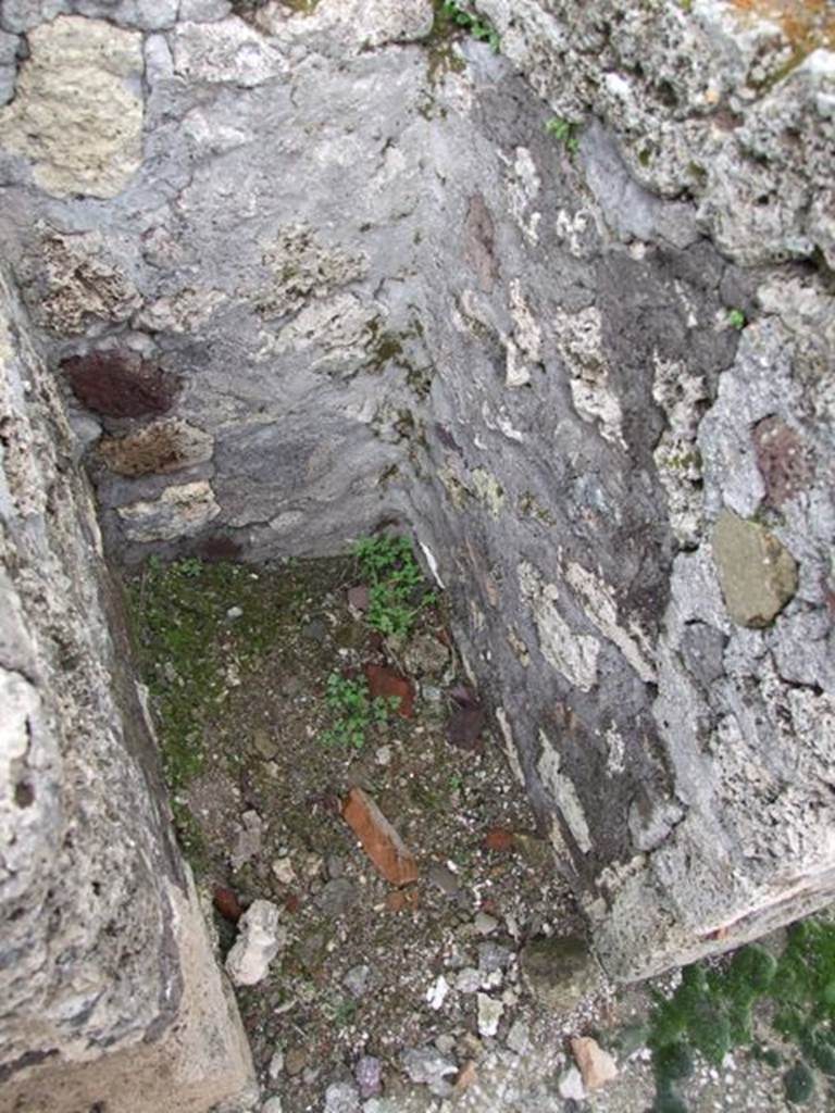 VI.10.7 Pompeii. March 2009. Room 12. Recess below top of stairs.
