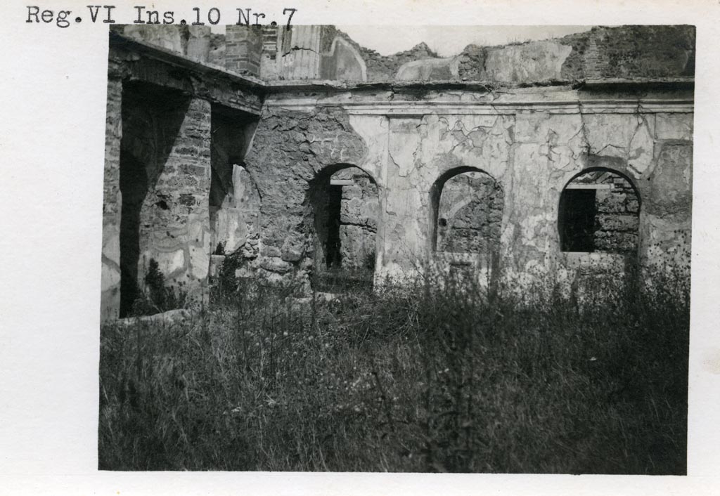 VI.10.7 Pompeii. Pre-1937-1939. Room 15, looking towards the north-west corner of the garden area.
Photo courtesy of American Academy in Rome, Photographic Archive. Warsher collection no. 398.