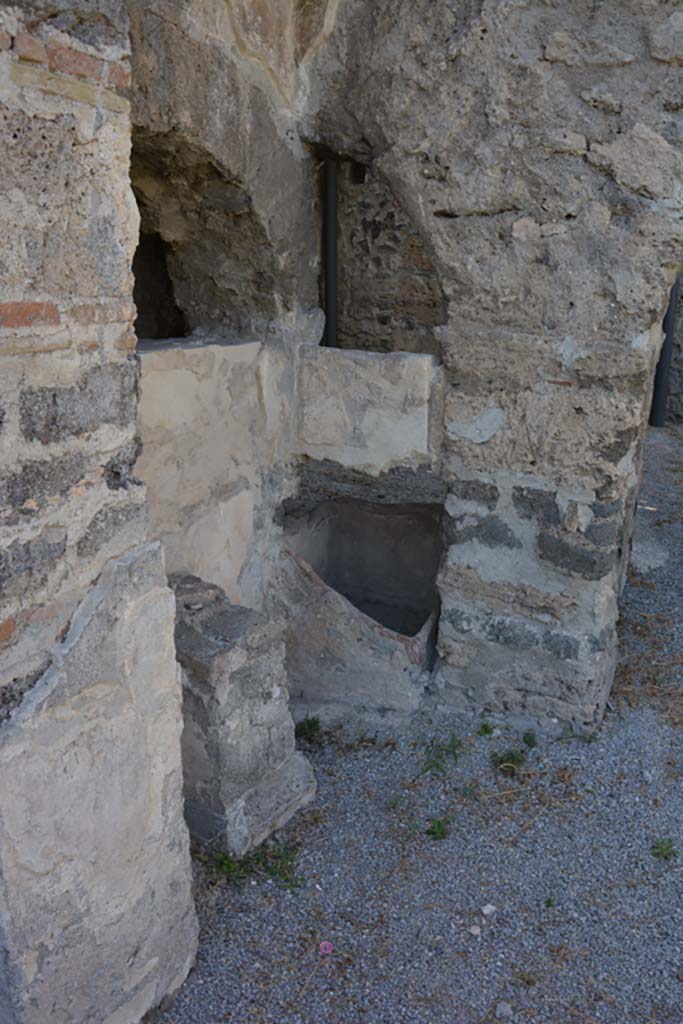 VI.10.7 Pompeii. September 2019.
Room 15, looking north at west side of garden area with arched recess 1 at north end.
Foto Annette Haug, ERC Grant 681269 DÉCOR.