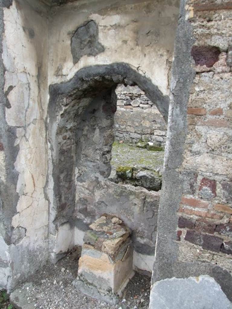 VI.10.7 Pompeii. March 2009. Room 15. Garden area. West side. Arched recess 4.