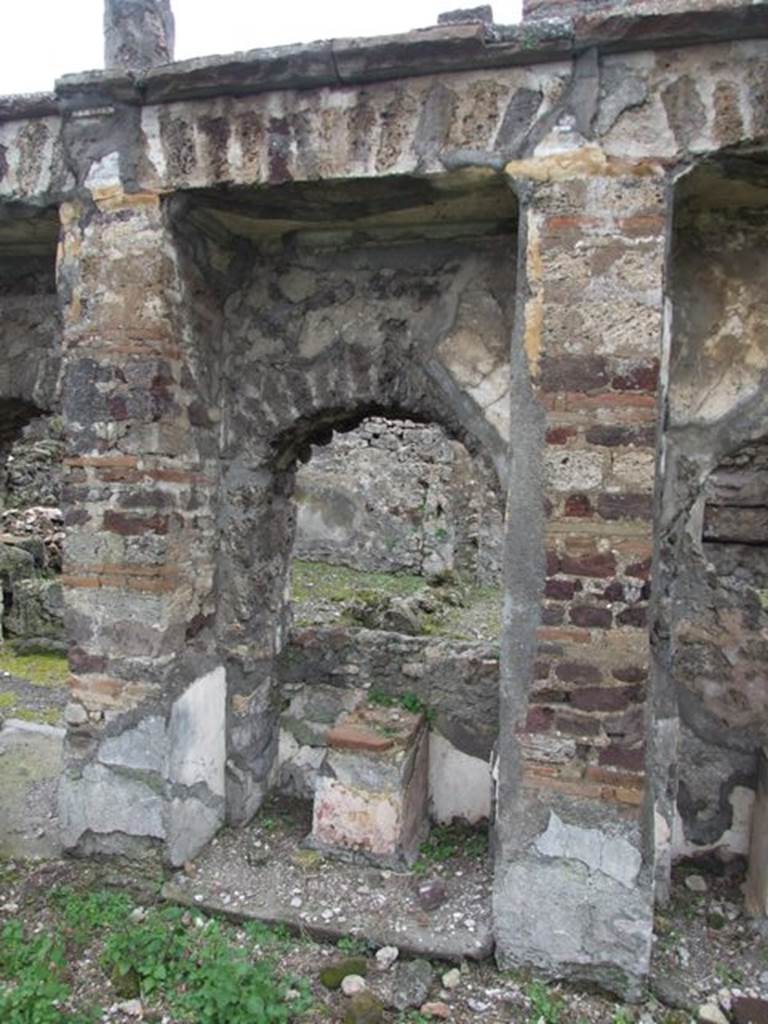 VI.10.7 Pompeii. March 2009. Room 15. Garden area. West side. Arched recess 7.