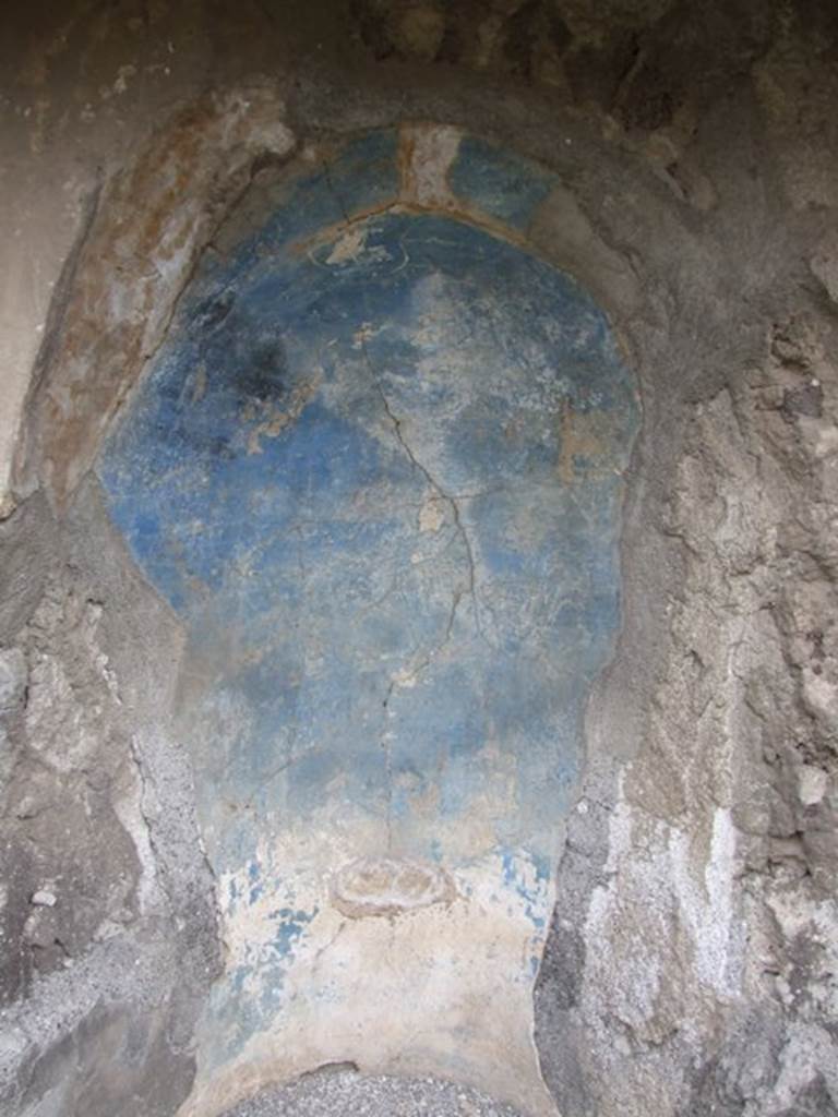 VI.10.7 Pompeii. March 2009. Room 15. Garden area. South side. Centre niche. Blue painted niche.