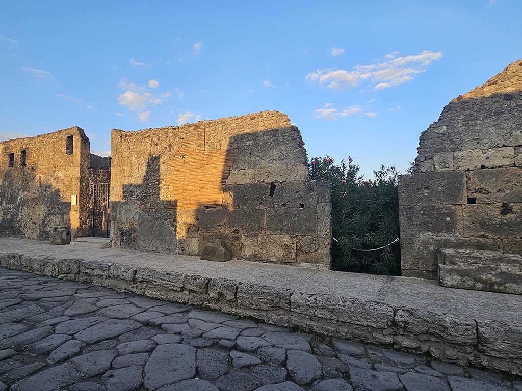 Via di Mercurio, east side, Pompeii. November 2024. Doorway to VI.10.8, on right, with VI.10.7 on left. Photo courtesy of Annette Haug.