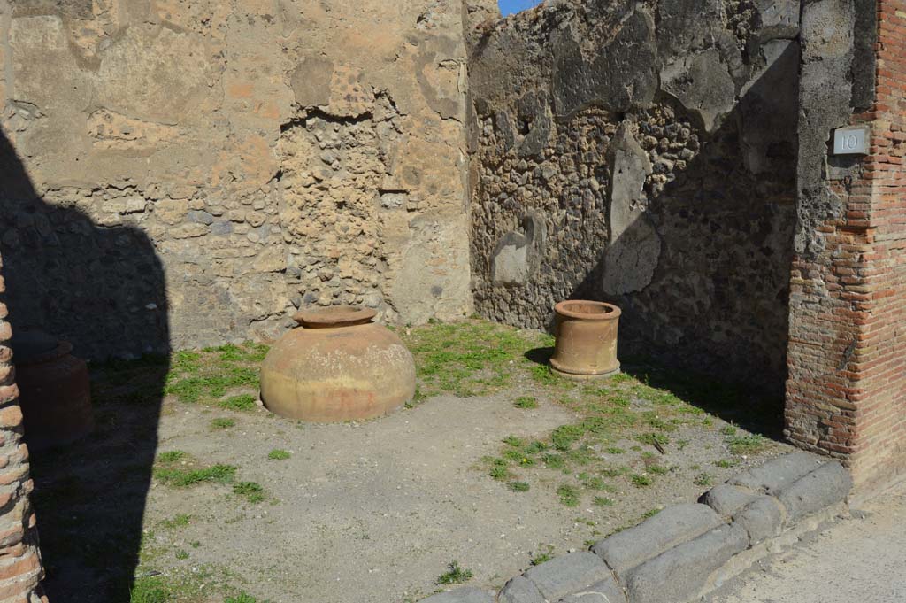 VI.10.10 Pompeii. October 2017. Looking towards north-east corner.
Foto Taylor Lauritsen, ERC Grant 681269 DÉCOR.