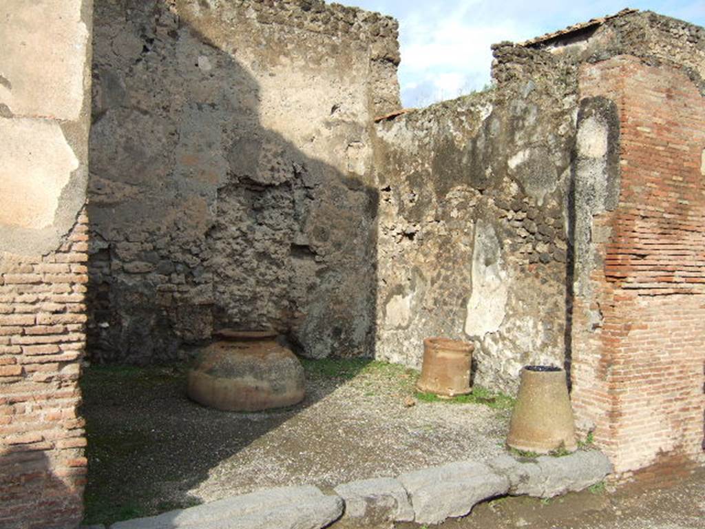 VI.10.10 Pompeii. December 2005. Looking towards north-east corner.