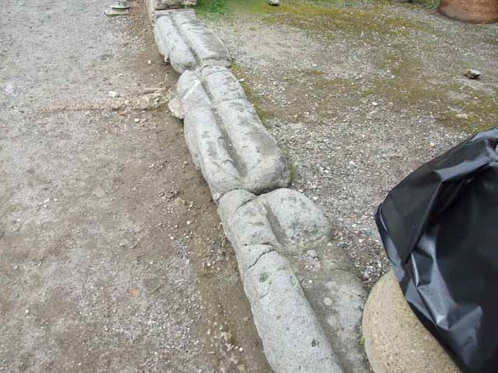 VI.10.10 Pompeii. May 2010. Threshold or sill, looking west.
