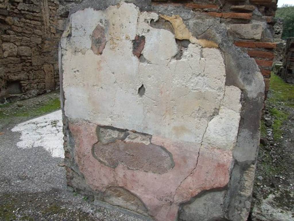 VI.10.11 Pompeii. March 2009. Room 3, atrium with plaster on wall between room 8 and room 7. When excavated, a painting of Hera or Juno was seen on this pilaster.
See Helbig, W., 1868. Wandgemälde der vom Vesuv verschütteten Städte Campaniens. Leipzig: Breitkopf und Härtel. (162)