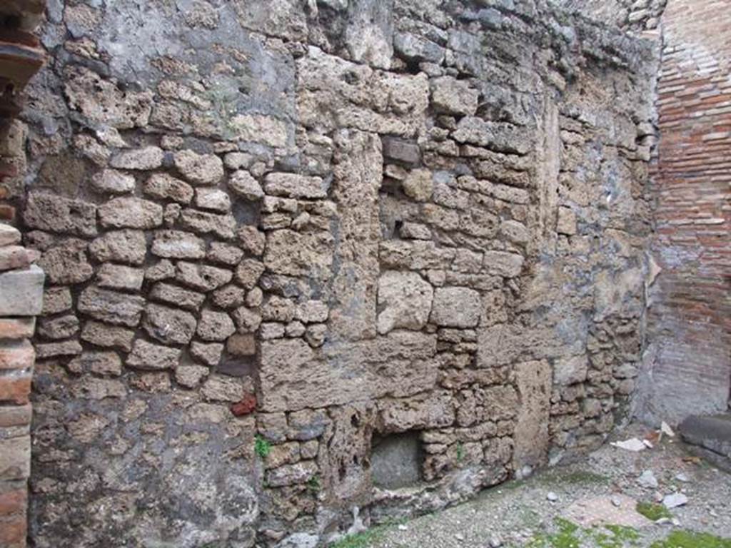 VI.10.11 Pompeii. March 2009. Room 8. Tablinum. West wall.
