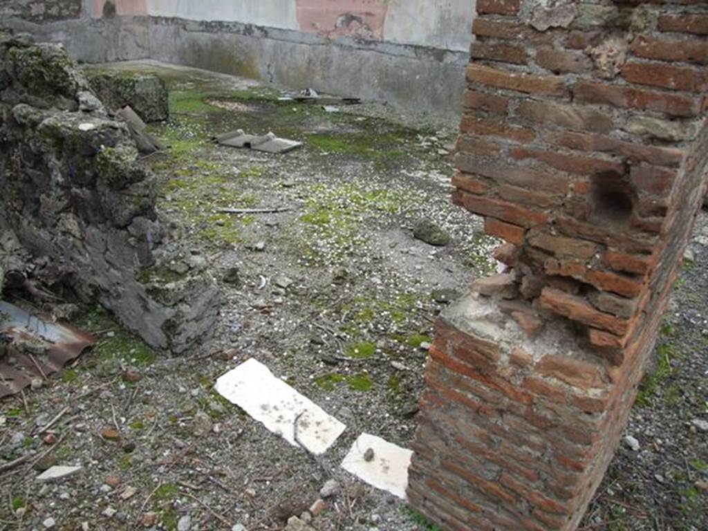 VI.10.11 Pompeii. March 2009. Room 15. Triclinium. Remains of doorway in east wall joining corridor (room 14).