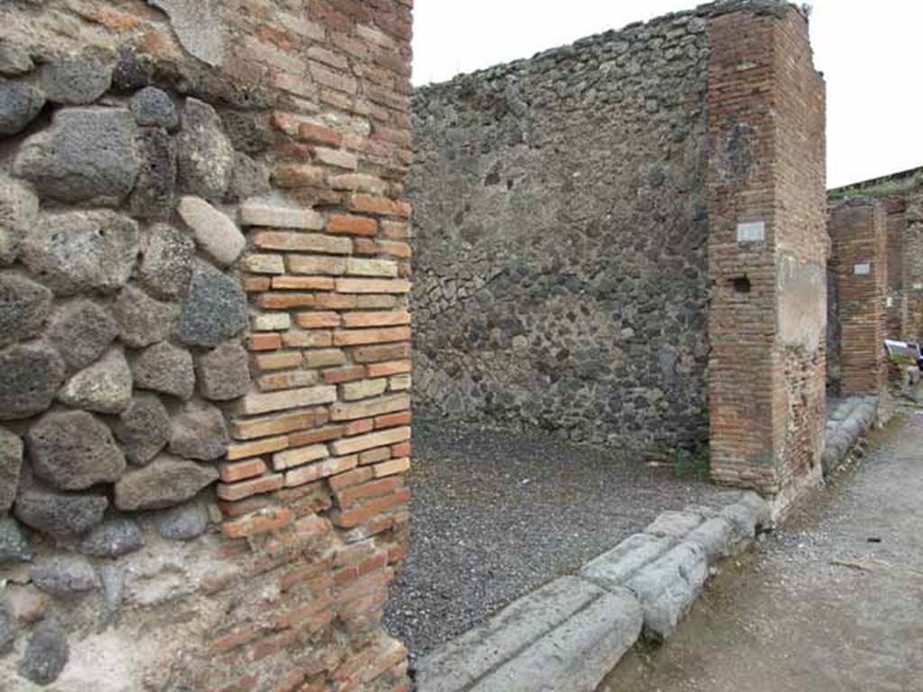 VI.10.12 Pompeii. May 2010. Looking east.
