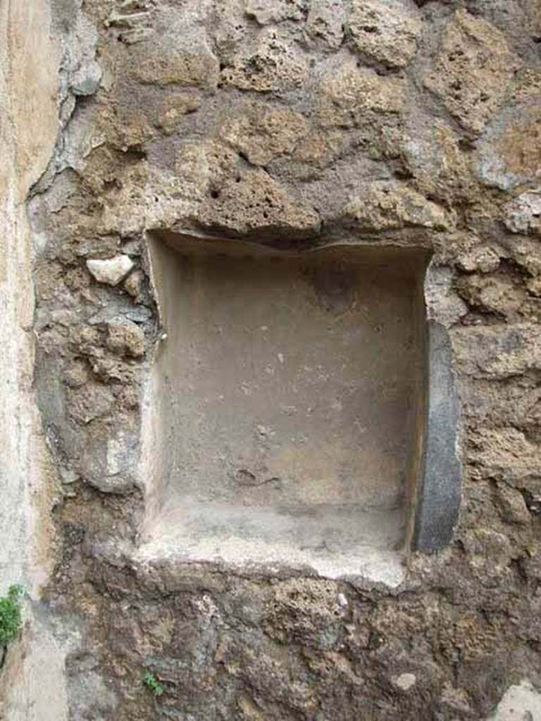 VI.10.13 Pompeii. May 2010. Niche on west side of the north wall.
According to Boyce, in the south wall was a large rectangular niche coated with white stucco like that of the walls of the room. Fiorelli called it la nicchia pe’ Lari. See Boyce G. K., 1937. Corpus of the Lararia of Pompeii. Rome: MAAR 14. (p.50). According to Liselotte Eschebach, this niche is on the west side of the rear wall. See Eschebach, L., 1993. Gebäudeverzeichnis und Stadtplan der antiken Stadt Pompeji. Köln: Böhlau. (p.196)