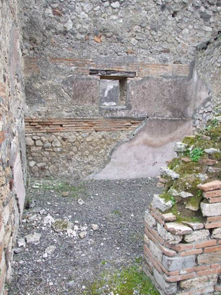 VI.10.14 Pompeii. March 2009. Room 4, east wall of cubiculum on east side of atrium.