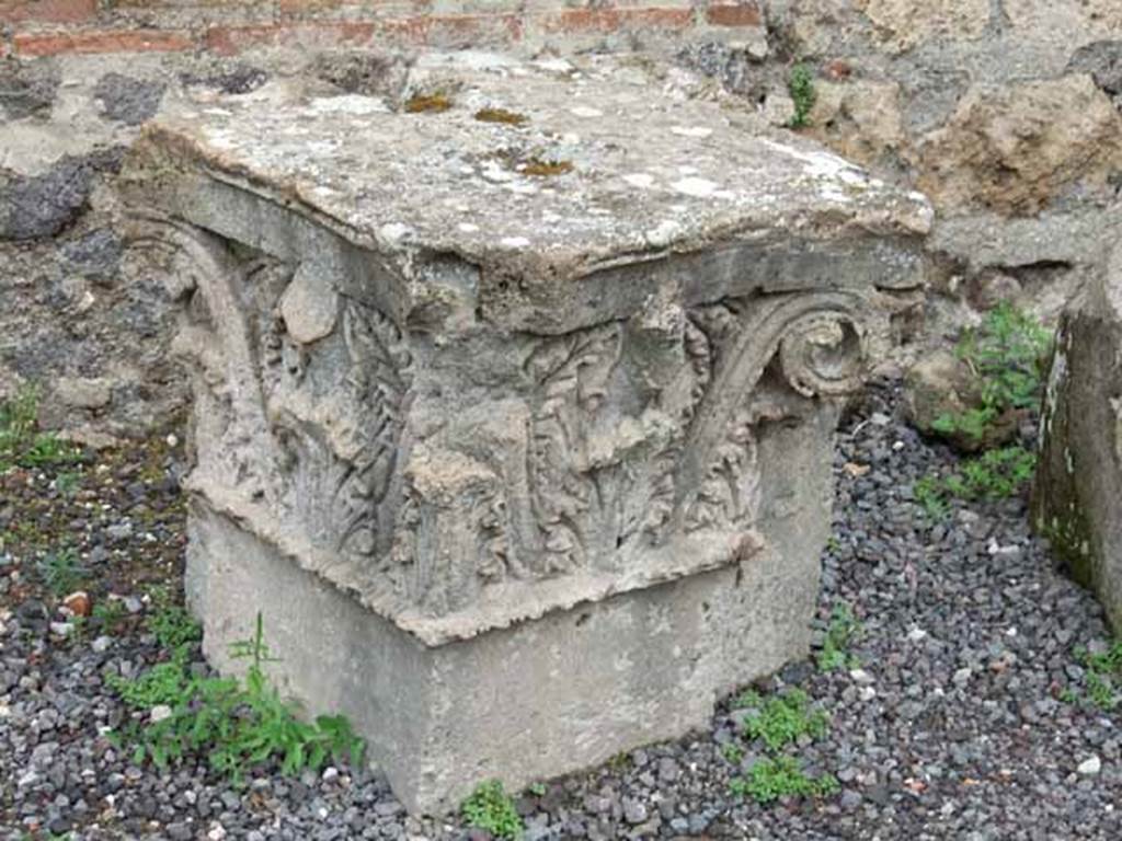 VI.10.15 Pompeii. May 2010. Tufa capital. View of two sides.