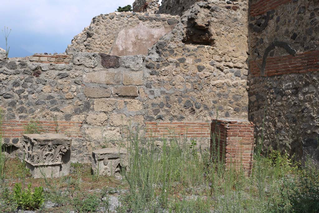 VI.10.15 Pompeii. December 2018. Looking towards north-east corner of shop. Photo courtesy of Aude Durand.