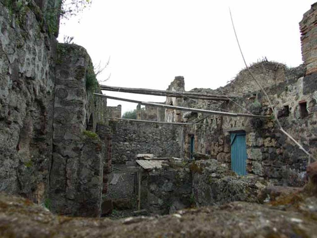 VI.10.16 Pompeii. May 2010. Looking west to tablinum, entrance and upper rooms.
