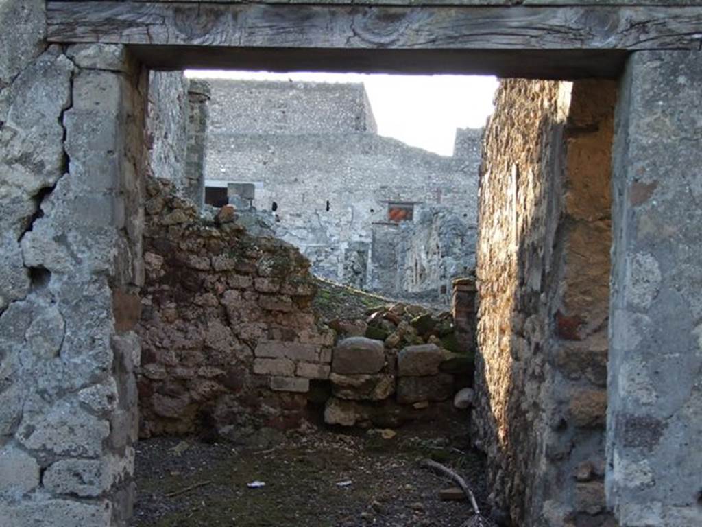 VI.10.18 Pompeii. December 2006. Looking west across rear room.