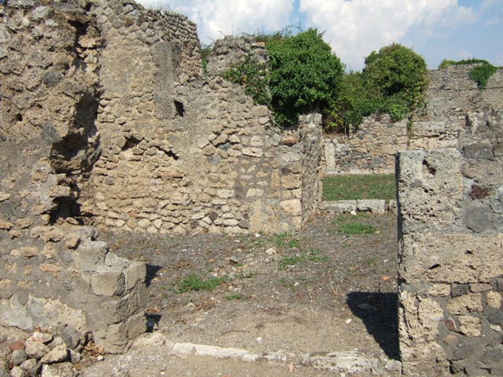 VI.11.5 Pompeii. September 2005. Looking east from entrance doorway.