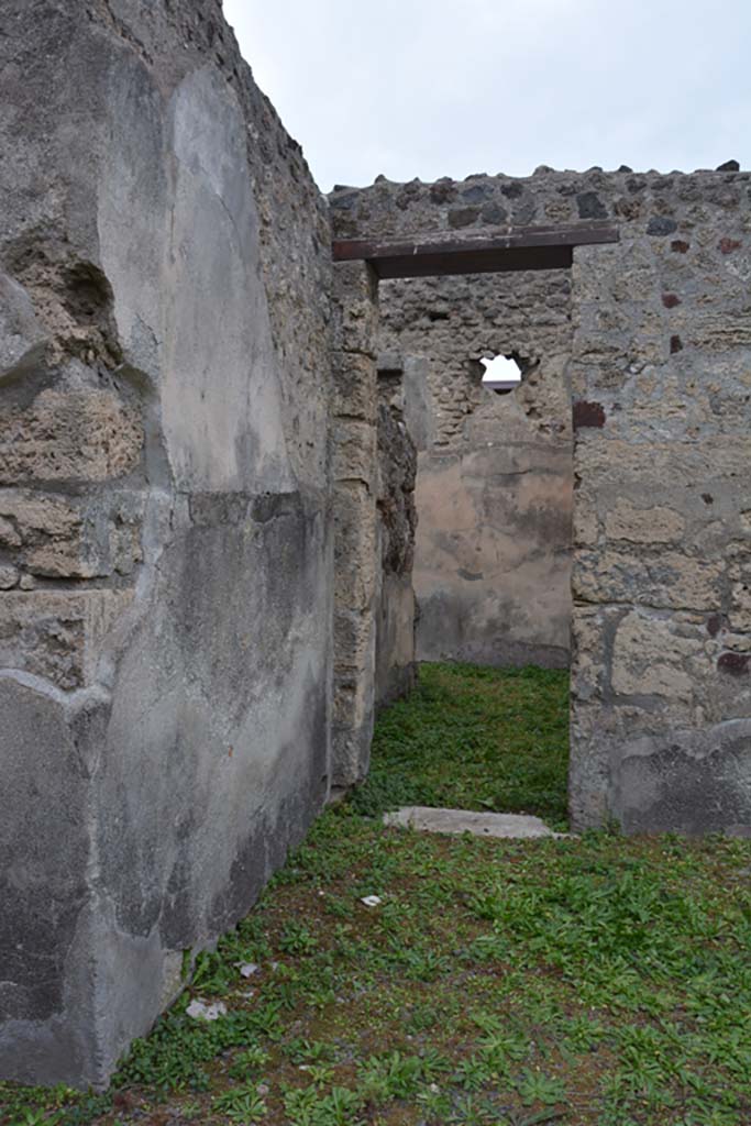 VI.11.9 Pompeii. October 2017.
South-west corner of atrium, with doorway into room 4, corridor leading to room 5. Looking west.
Foto Annette Haug, ERC Grant 681269 DÉCOR