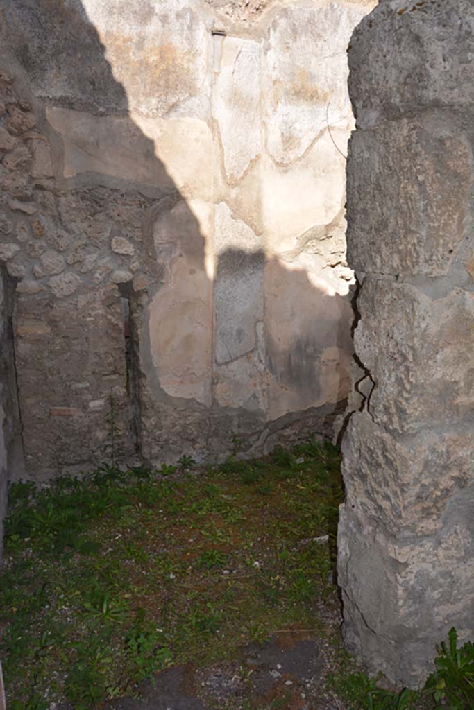 VI.11.9 Pompeii. October 2017.
Room 4, looking towards north wall through doorway from room 5.
Foto Annette Haug, ERC Grant 681269 DÉCOR